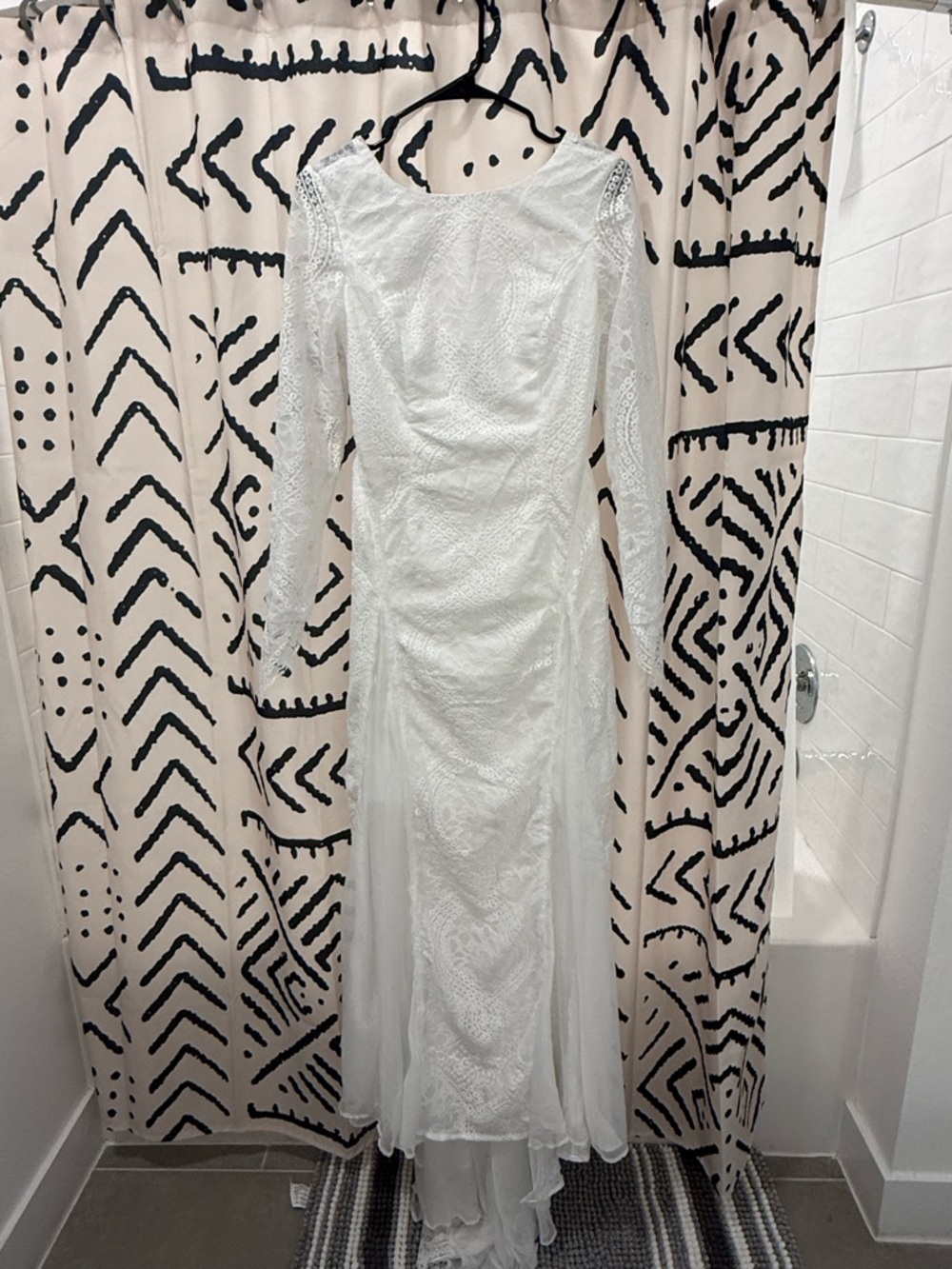 Elegant White Lace Long-Sleeve Dress